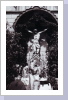 Fronleichnam 1934, Pfarrer Rosch erteilt den Segen am Marktkreuz
